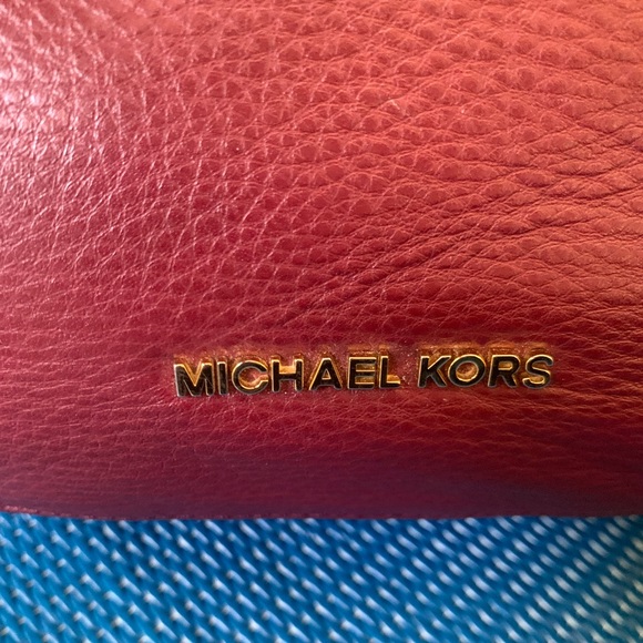 ✨MK✨MICHAEL KORS MERLOT LEATHER & GOLD ACCENT BAG - Picture 5 of 14